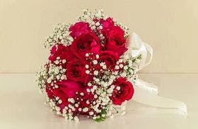 Buque de Noiva 12 Rosas Vermelhas com Mosquinho 